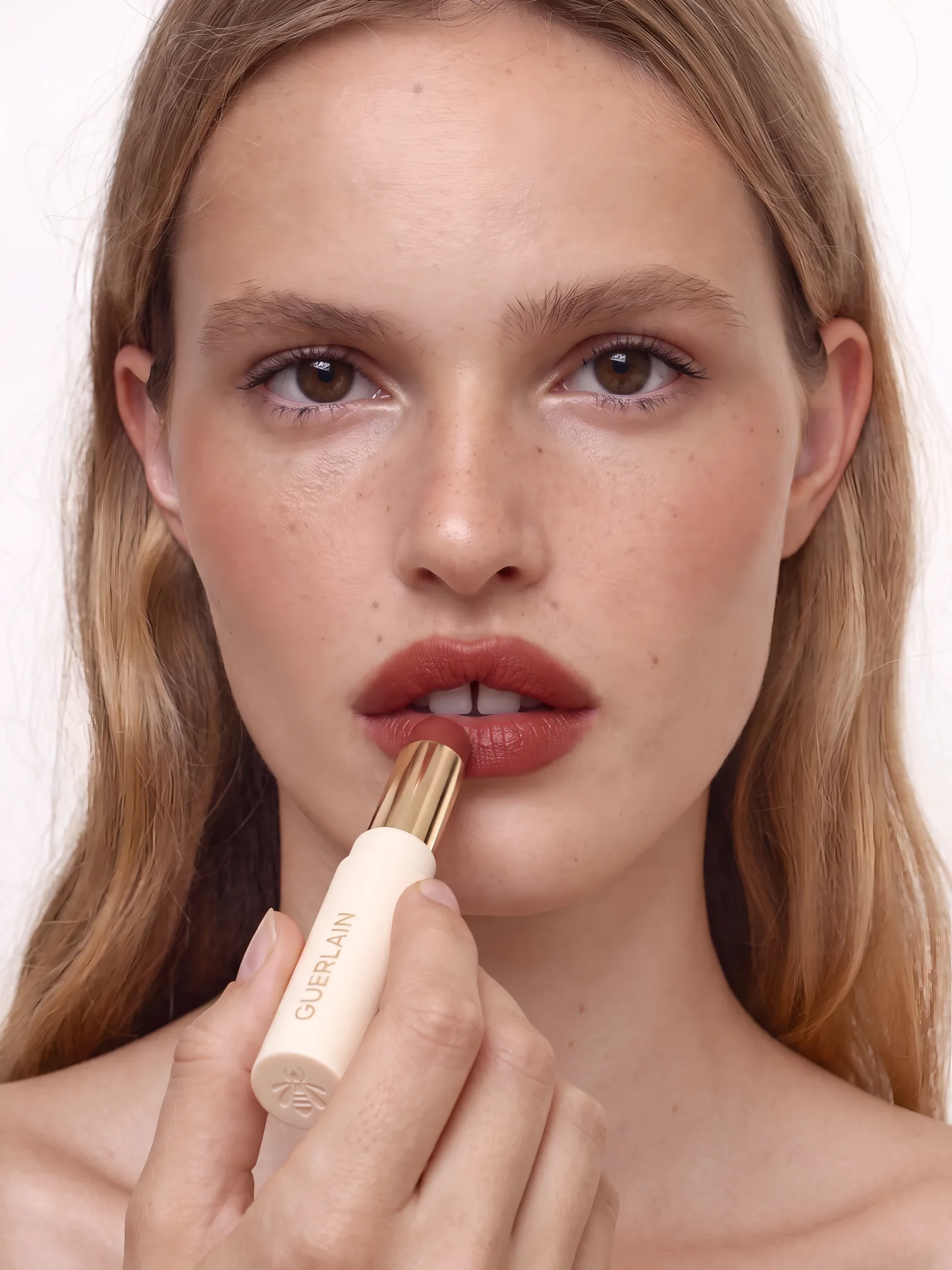 Applicazione del rossetto